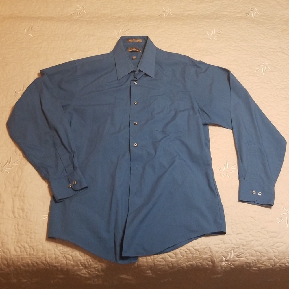 Large Wrinkle Free Van Heusen Blue Button Up